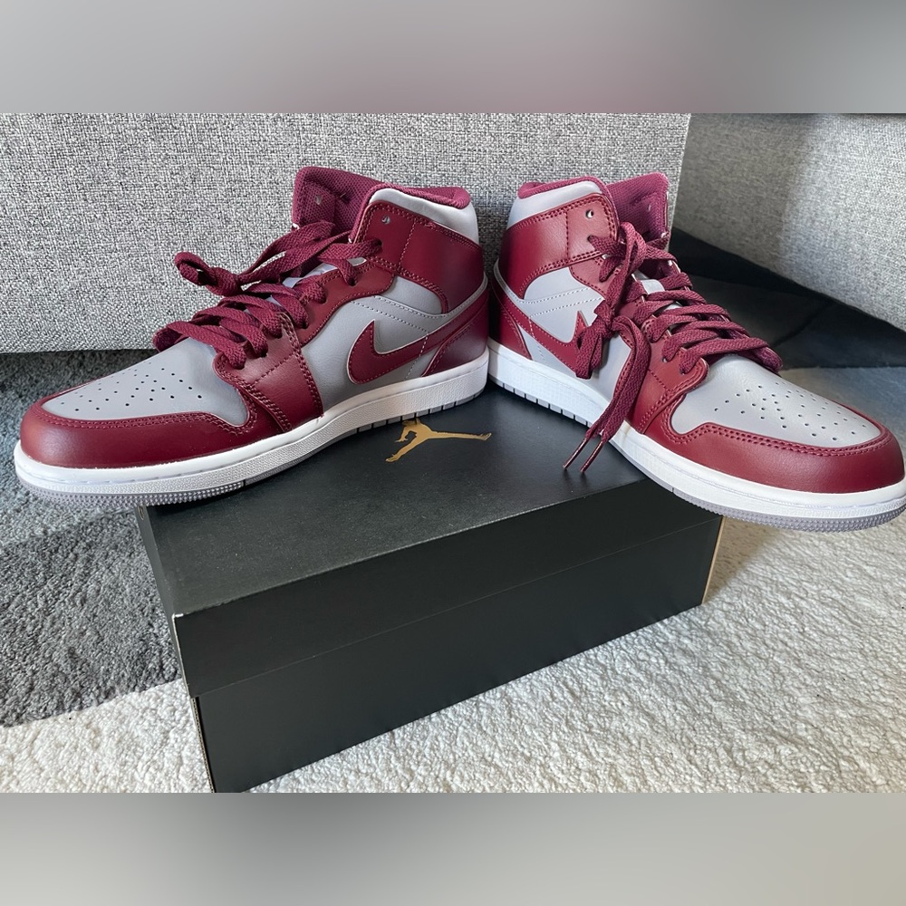 Men’s Nike Jordan 1 Mid Cherrywood Red Size 9US - Picture 3 of 8